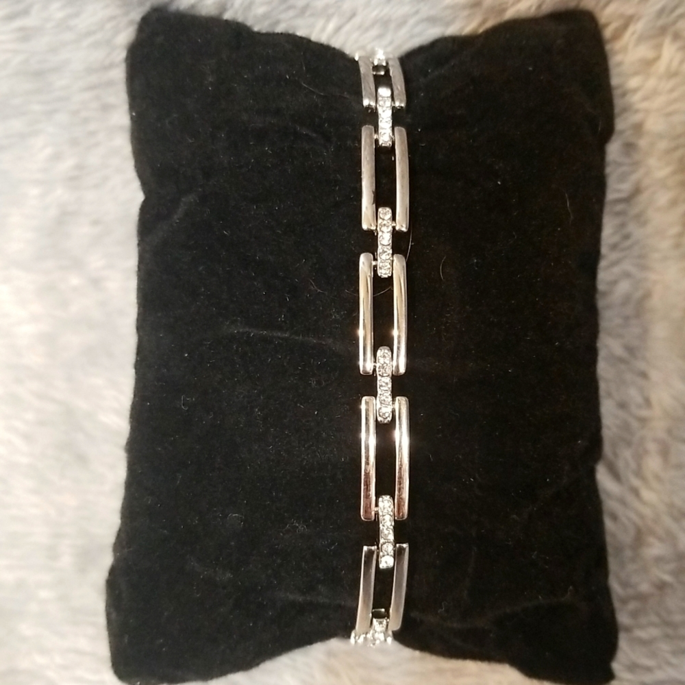 Nic &Syd Tennis bracelet with genuine Swarovski crystals